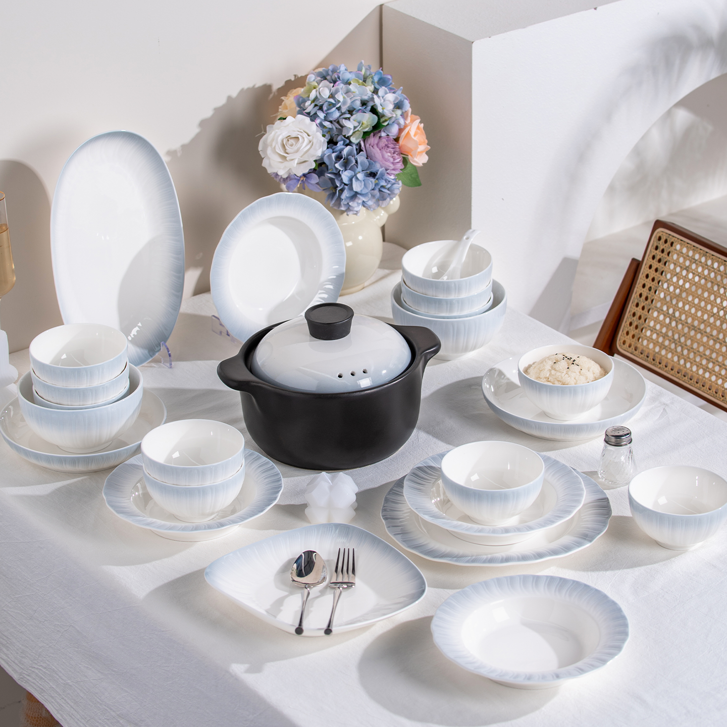 釉下彩2025新款碗碟套装家用轻奢高颜值陶瓷餐具乔迁新居碗具碗盘