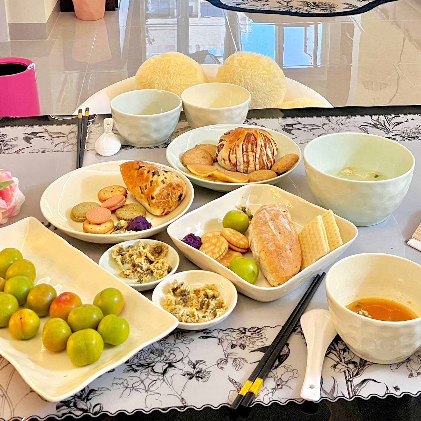 高温釉下彩2025新款碗碟套装家用餐具奶油风乔迁新居礼物碗盘组合