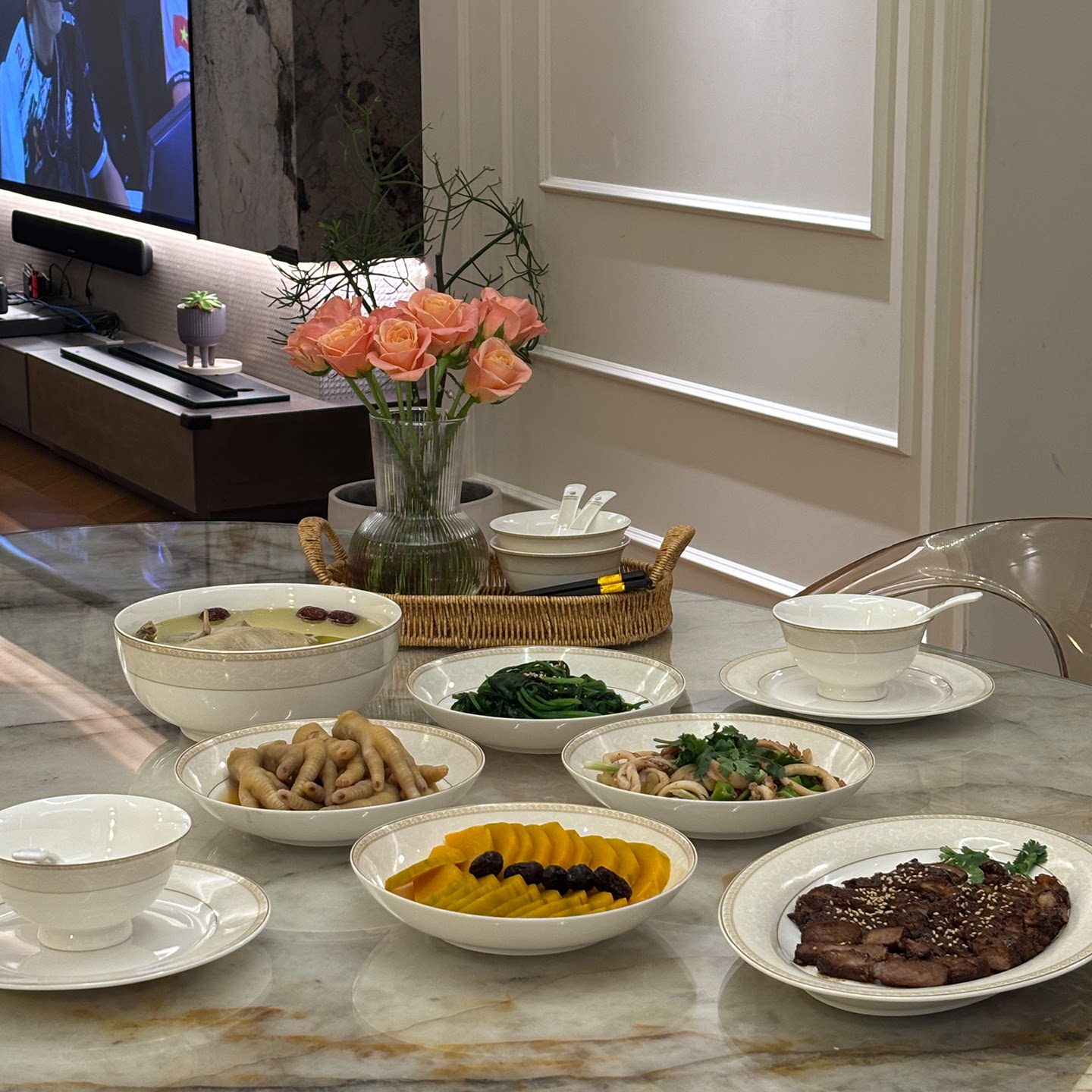 中式2025新款碗碟套装家用釉下彩陶瓷餐具乔迁送礼饭碗菜盘子组合