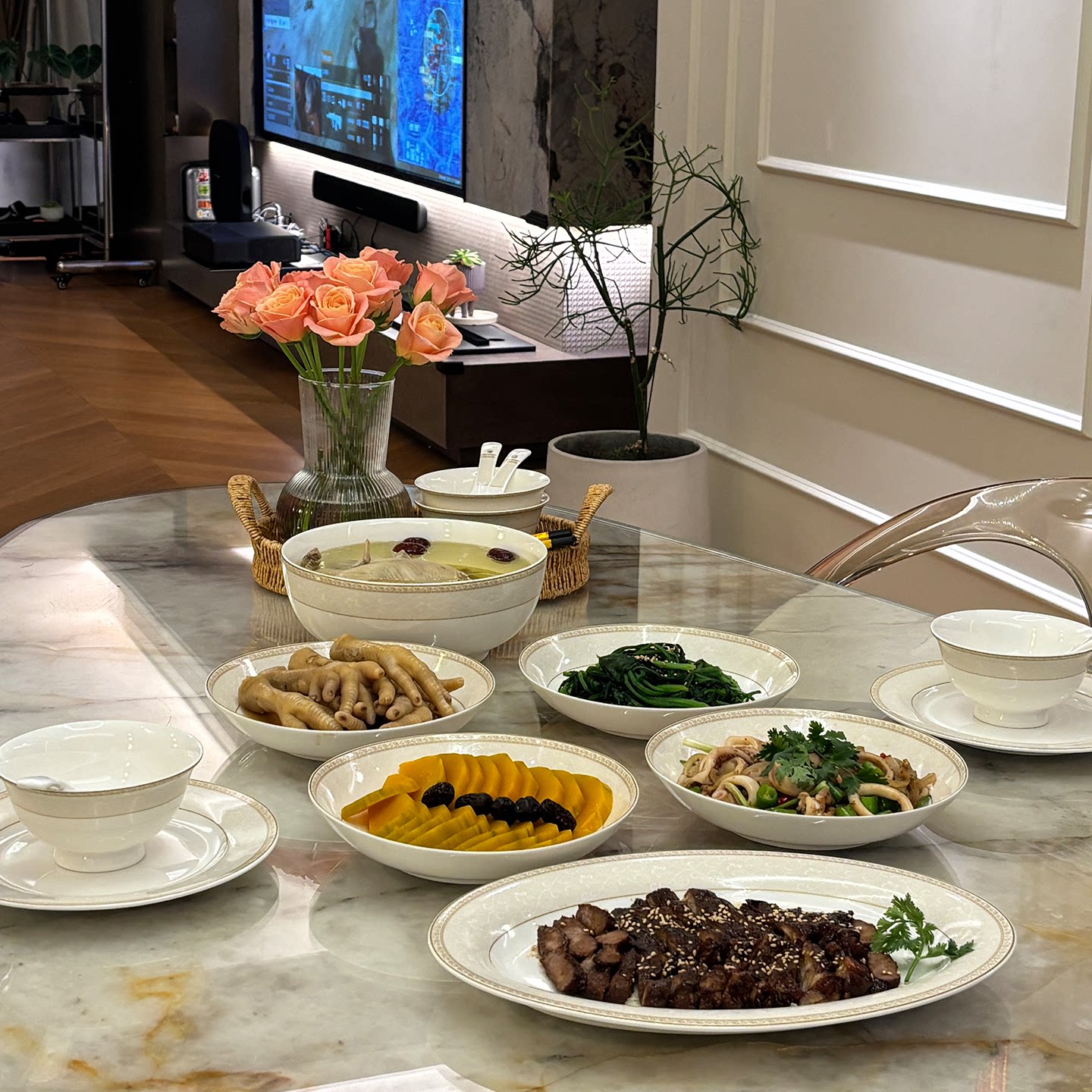 中式2025新款碗碟套装家用釉下彩陶瓷餐具乔迁送礼饭碗菜盘子组合