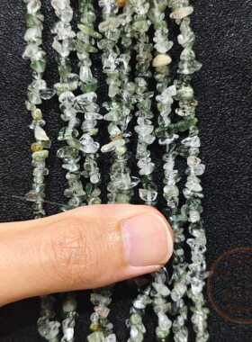天然水晶绿云母碎石串珠 打孔不规则随形珠子 DIY叠戴 绿色珠子