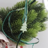 Зеленая красная лента, подарочная коробка, упаковка с бантиком