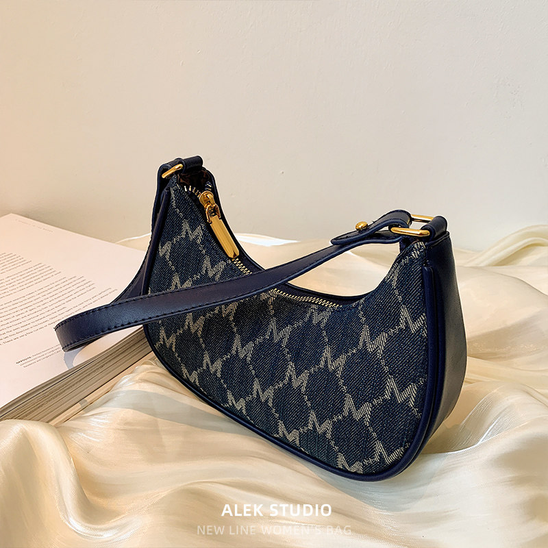  黑金刚户外女士包袋