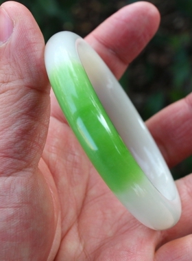 天然新疆和田玉翠青籽料手镯