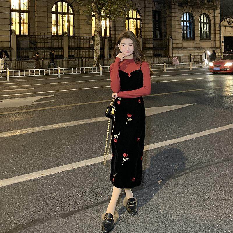 AM NANA 丝绒吊带新年战袍法式玫瑰刺绣女复古气质包臀高级感裙子,淘宝优惠券,粉丝福利购,淘宝优惠卷