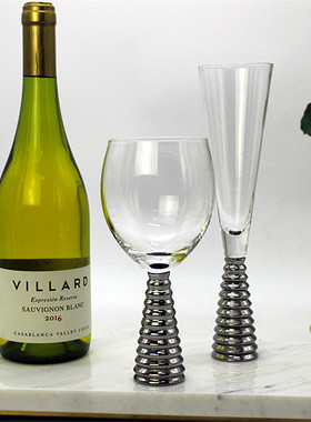 银色软装样板间香槟杯