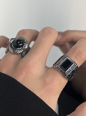 花纹双蛇环拥戒指黑宝石