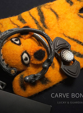 坚毅的力量纯银镶金实心腿骨手镯