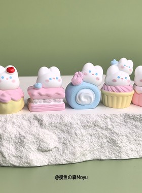 摆几只甜品粉兔兔治愈办公桌面