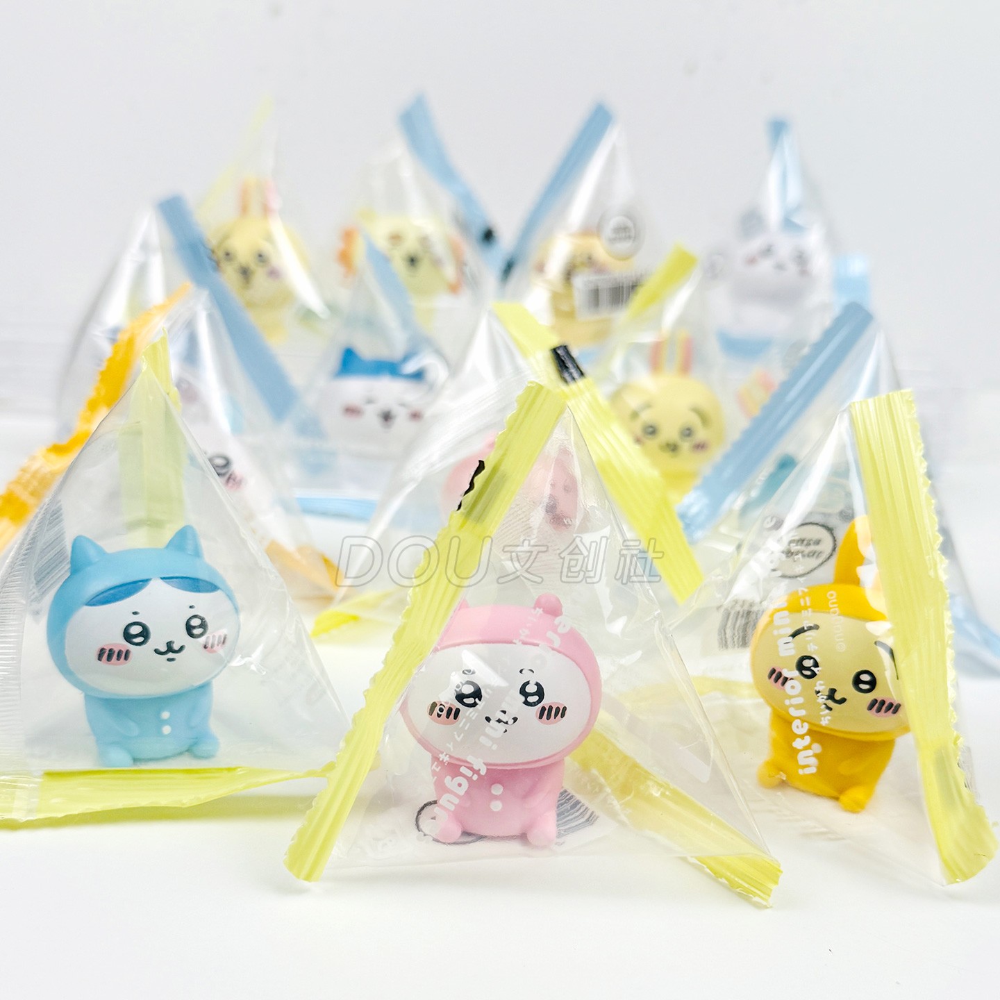 日本正品chiikawa吉伊卡哇迷你玩偶摆件自嘲熊乌萨齐小八食玩扭蛋 - 图1