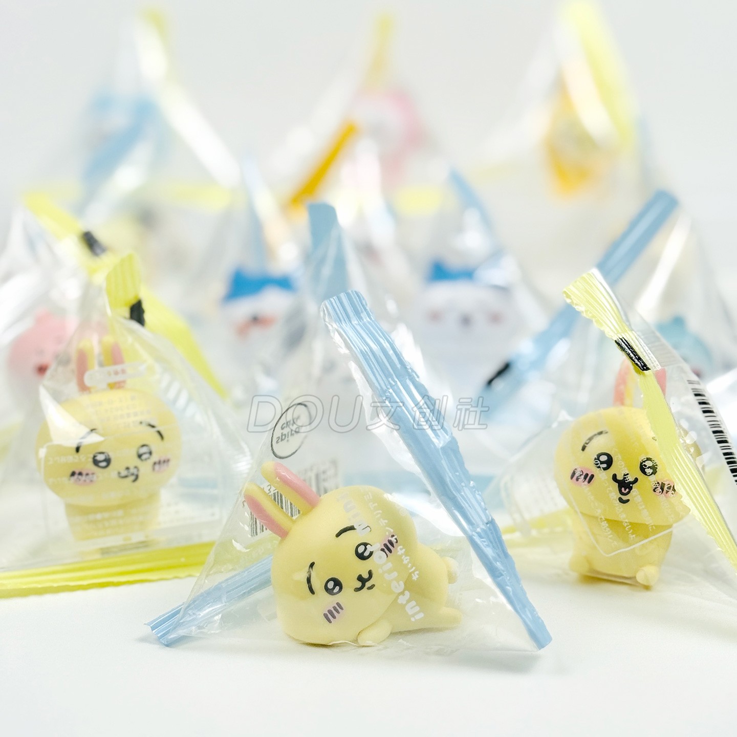 日本正品chiikawa吉伊卡哇迷你玩偶摆件自嘲熊乌萨齐小八食玩扭蛋 - 图0