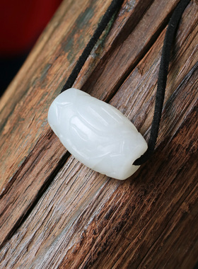 白度好筒珠勒子新疆和田玉吊坠