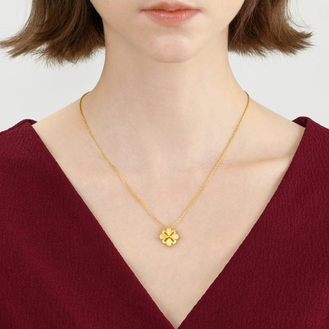 Chow Sang Sang Gesang flower gold pendant