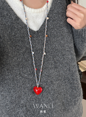 挽里马年红色琉璃彩绳编织爱心吊坠长款毛衣链抽拉高级感设计叠戴