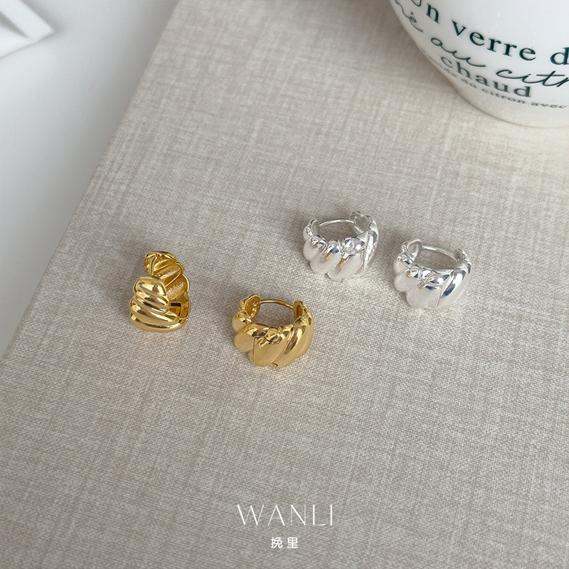 挽里纹理面包耳环轻奢小众精致小巧时尚百搭气质女生耳饰日常通勤,淘宝优惠券,粉丝福利购,淘宝优惠卷