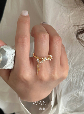 挽里珍珠缠绕女戒指合金气质轻奢