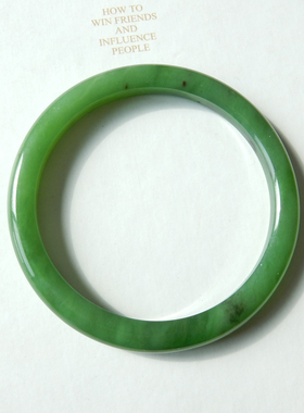 保】31.1克天然和田玉手镯61mm俄料碧玉阳绿色细条女士玉镯子