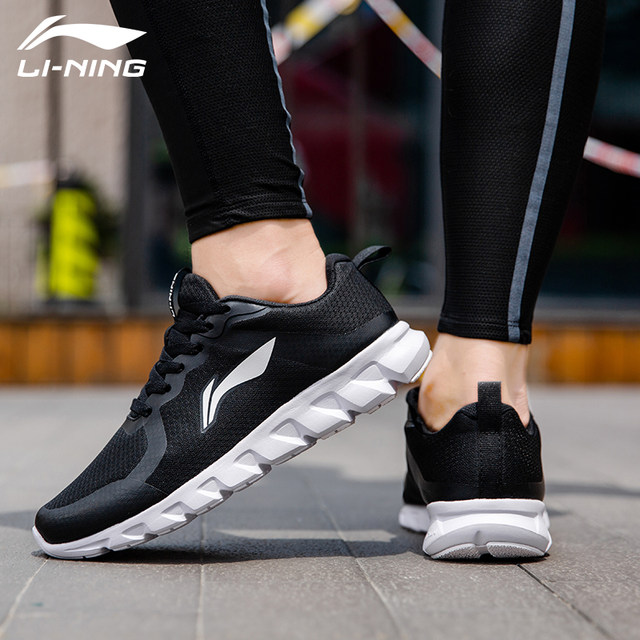 lightest men's running shoes