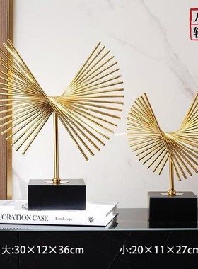 北欧现代创意人物几何金属摆件