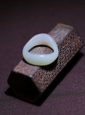 【姑苏润石堂】在售3.7克新疆和田玉籽料红皮青玉祥云玉戒