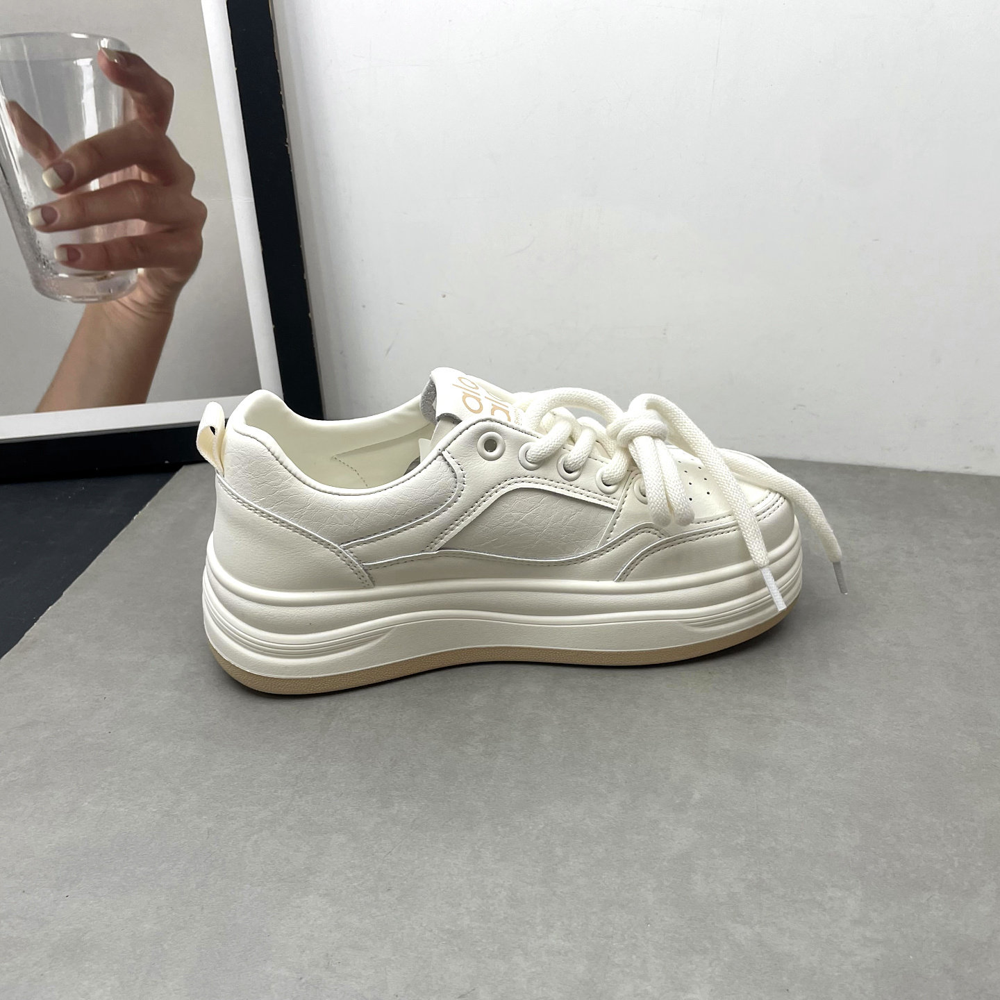 2026春季新款休闲小白鞋圆头深口系带增高厚底轻便时尚女单鞋板鞋,淘宝优惠券,粉丝福利购,淘宝优惠卷