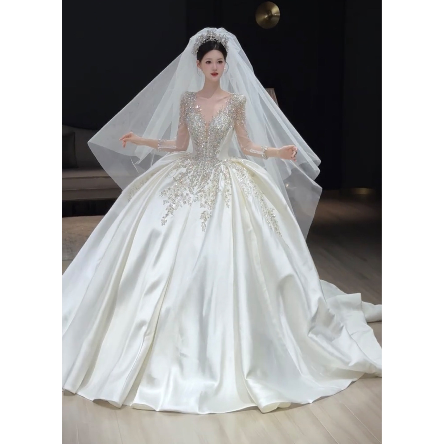 法式缎面长袖v领婚纱女2026新款新娘复古重工奢华宫廷风拖尾主纱,淘宝优惠券,粉丝福利购,淘宝优惠卷