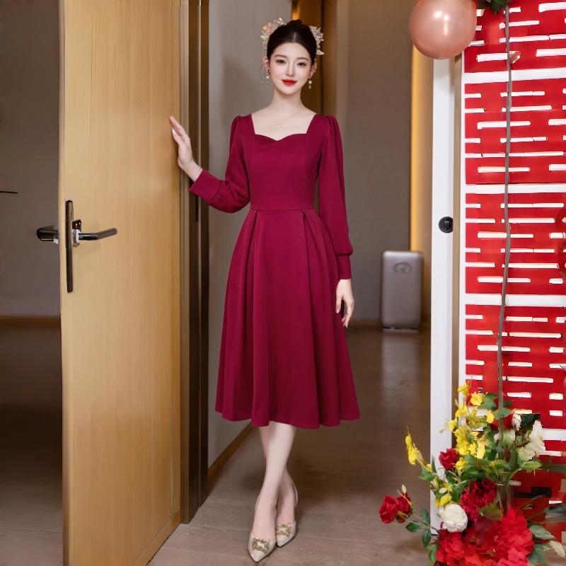 2026年订婚礼服高级感红色长袖敬酒服新娘宴会气质回门便装中长裙 - 图3