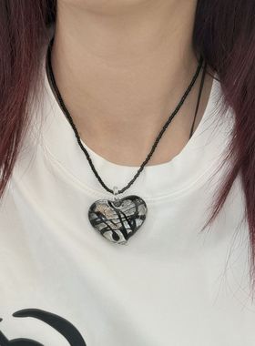 黑色心形吊坠项链琉璃网红毛衣链