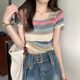 Rainbow Stripe Square Neck ເສື້ອທີເຊີດແຂນສັ້ນຂອງແມ່ຍິງບ່າຂວາ