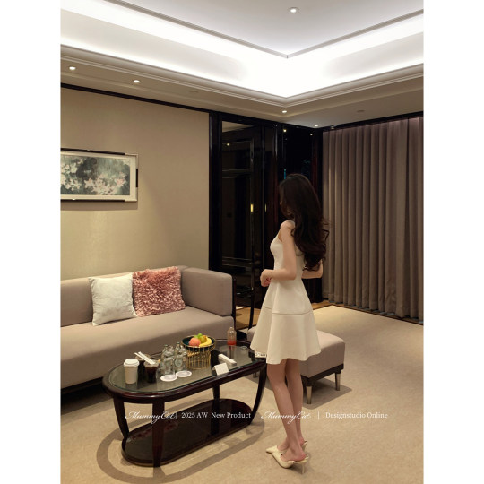 Mummy Cat 下蛋喵【古早小白花】25新品定制蕾丝刺绣V领连衣裙