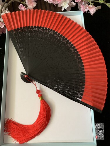 中国风雕花古风大红色夏季折叠扇子折扇子红黑真丝纯色舞蹈扇镂空 - 图0