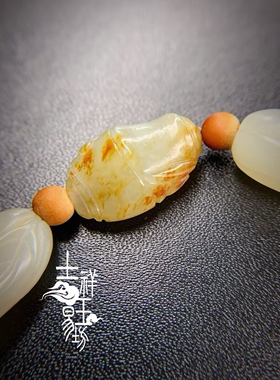 *吉祥玉易坊*新疆和田籽料  独籽料  黄皮黄沁  瓜果手串（8颗）