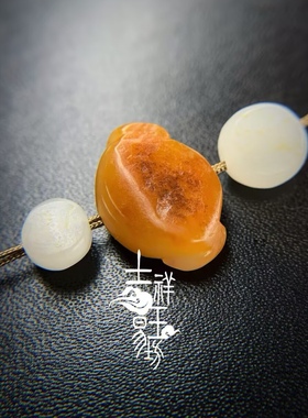 *吉祥玉易坊*新疆和田籽料  黄沁/一级白   三只小猴（通眼配件）
