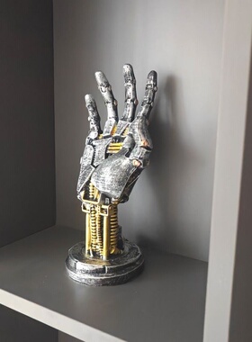 赛博朋克机械手XBOXswitch手柄收纳电脑竞桌面支架树脂摆件送男生