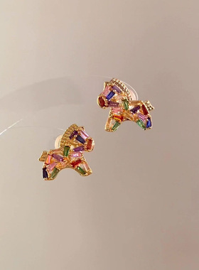 彩色水晶锆小马吊坠珍珠项链配饰女秋冬毛衣链轻奢感颈链饰品