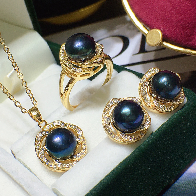 Necklace and earrings three-piece women's fashion set with real pearls