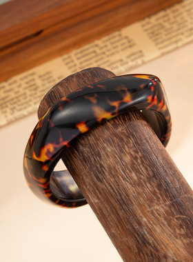 树脂豹纹轻奢手饰潮流时尚手镯