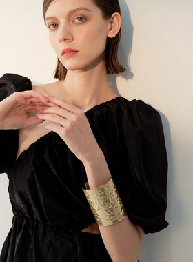 苏心复古轻奢合金手镯