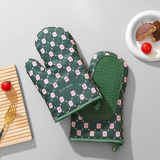 Anti-scald oven insulated gloves for microwave ovens