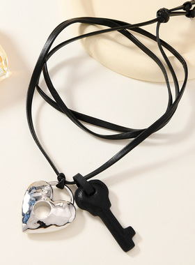 韩版简约爱心吊坠项链时尚高级感钥匙长款金属毛衣链小众潮流项饰