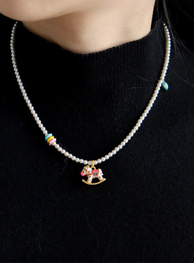 新款时尚精致彩色滴油木马施家珍珠项链复古轻奢百搭高级感锁骨链