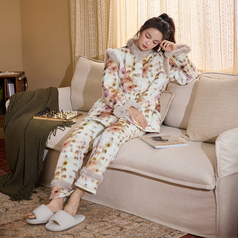 2025原创新款冬季三层夹棉加绒加保暖厚可外穿女士睡衣两件套装 - 图2