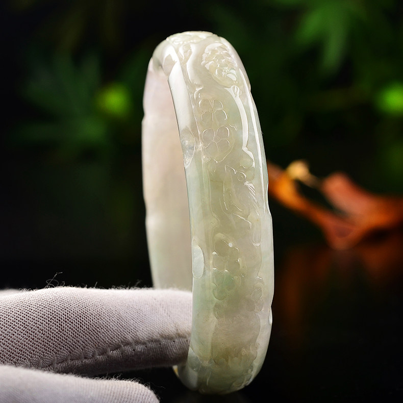 luxury legend奢华传说雕花玉手镯 luxurylegend手饰