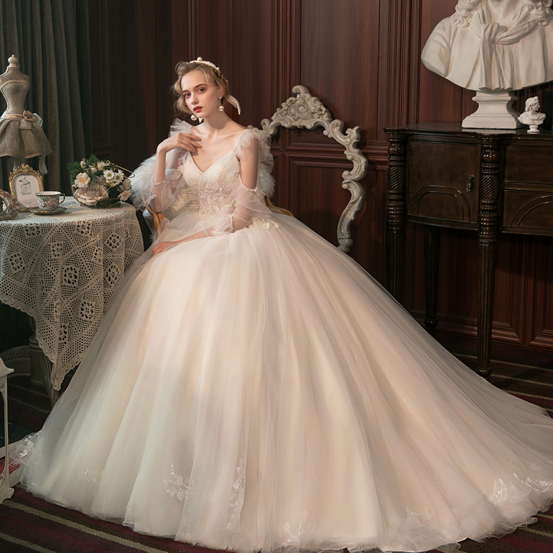 French main wedding dress 2021 Summer new simple court long sleeves, thin princess puffy skirt, wedding dress out, net red French main wedding dress 2021 Summer new simple court long sleeves, thin princess puffy skirt, wedding dress out, net red