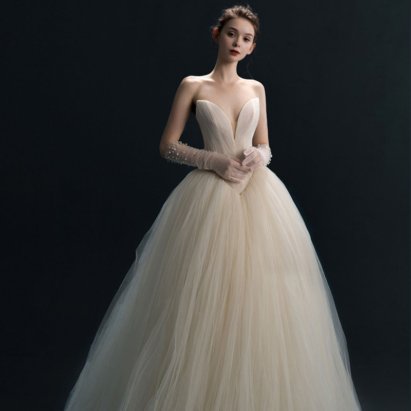 【霓裳】2020新款云朵齐地显瘦修身 媛菲莎妮婚纱