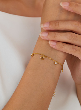 欧美小众百搭设计感不锈钢樱桃手链女时尚镶钻钛钢饰品