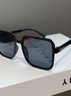 2025新款时尚墨镜女方形太阳镜素颜百搭ins简约经典户外太阳眼镜