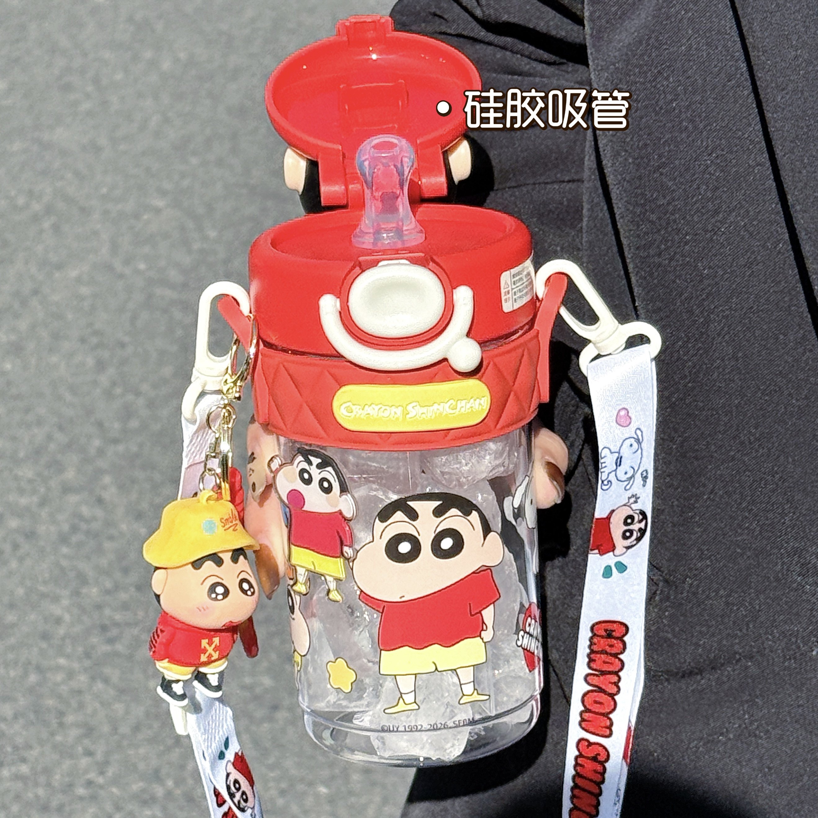 蜡笔小新吸管杯儿童上学专水杯大容量可斜跨背带塑料杯卡通随手杯,淘宝优惠券,粉丝福利购,淘宝优惠卷