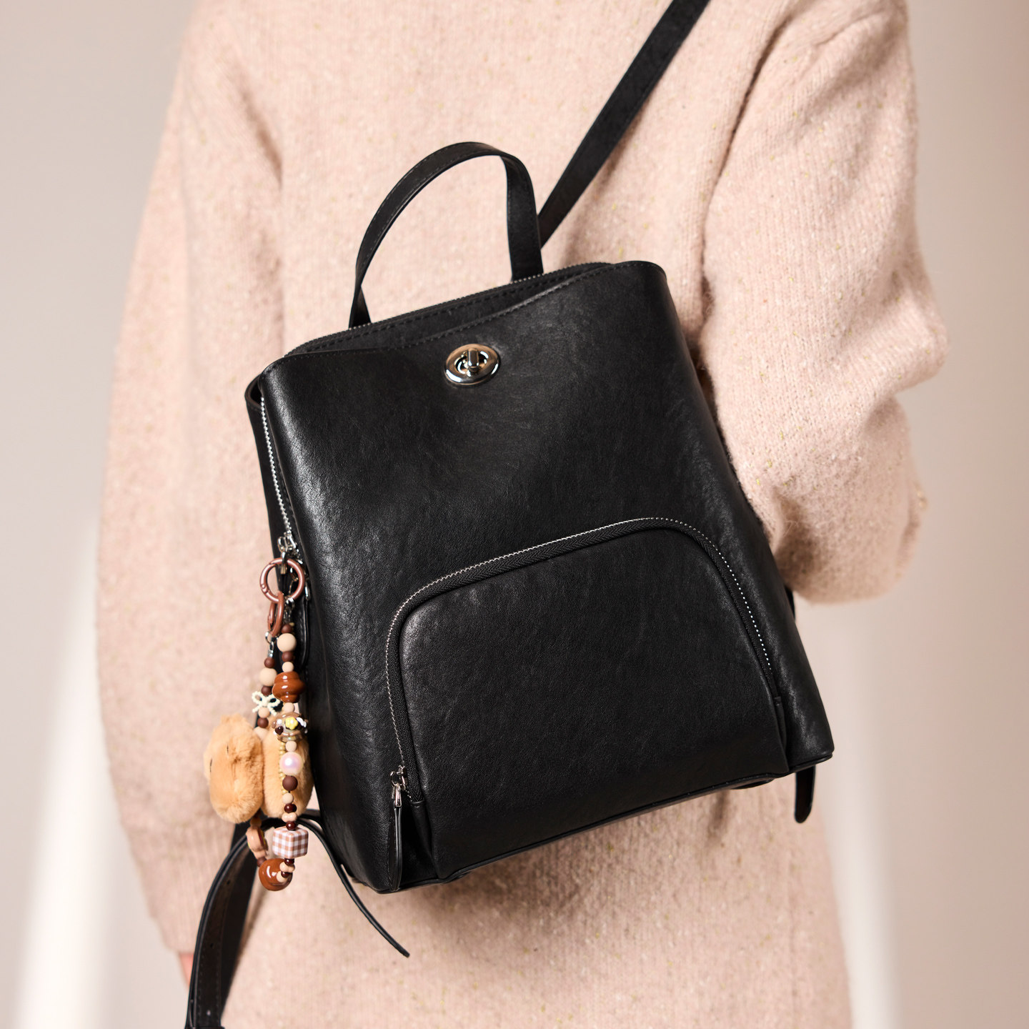 奥康女包冬季新款复古双肩包女简约通勤大容量黑色背包