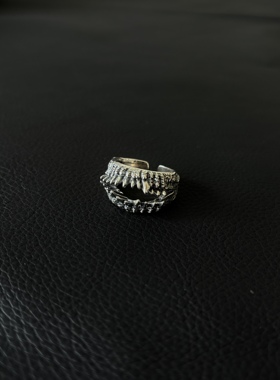 小心袖口 Vintage铁牙齿中古戒指阿克斯风格复古金属暗黑小众指环